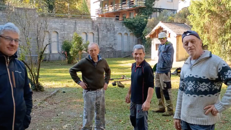 Crodo: quindici volontari al lavoro per le pulizie d'autunno al Parco delle Terme