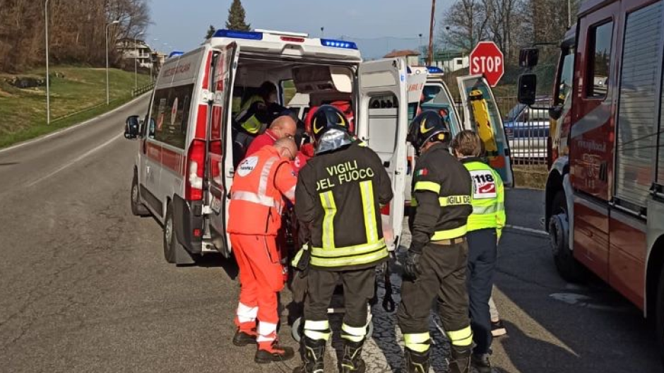 Sinistro stradale a Casalino, coinvolte due auto. Statale temporaneamente chiusa