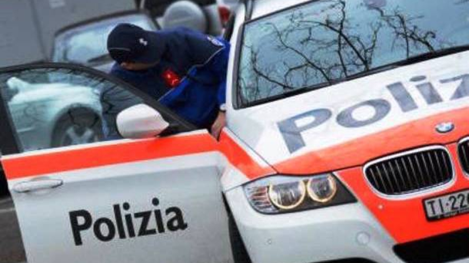 Minaccia l’avvocato puntandogli il coltello alla gola: arrestato