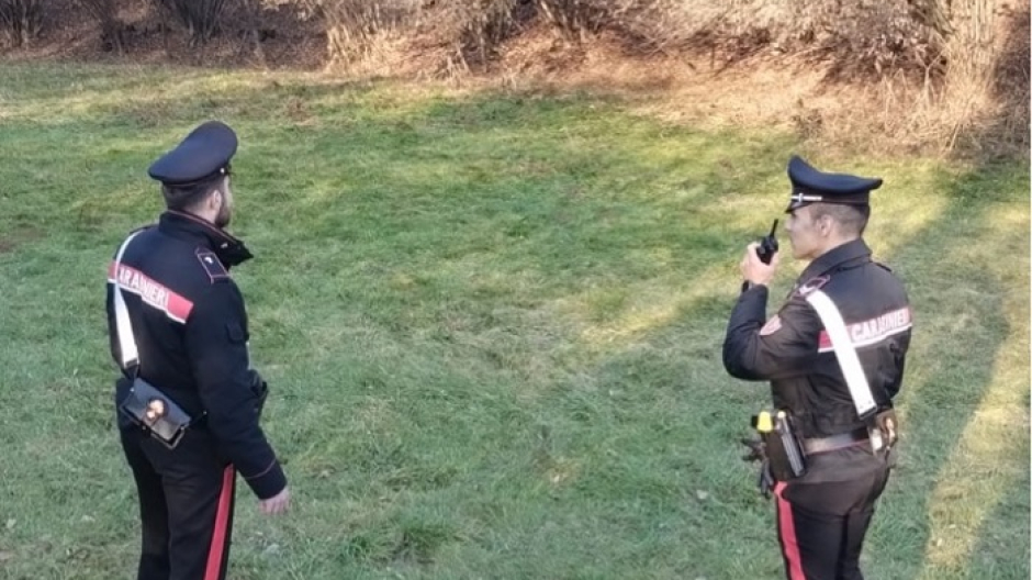 Biella: un trentenne per scappare dai carabinieri scivola in un dirupo