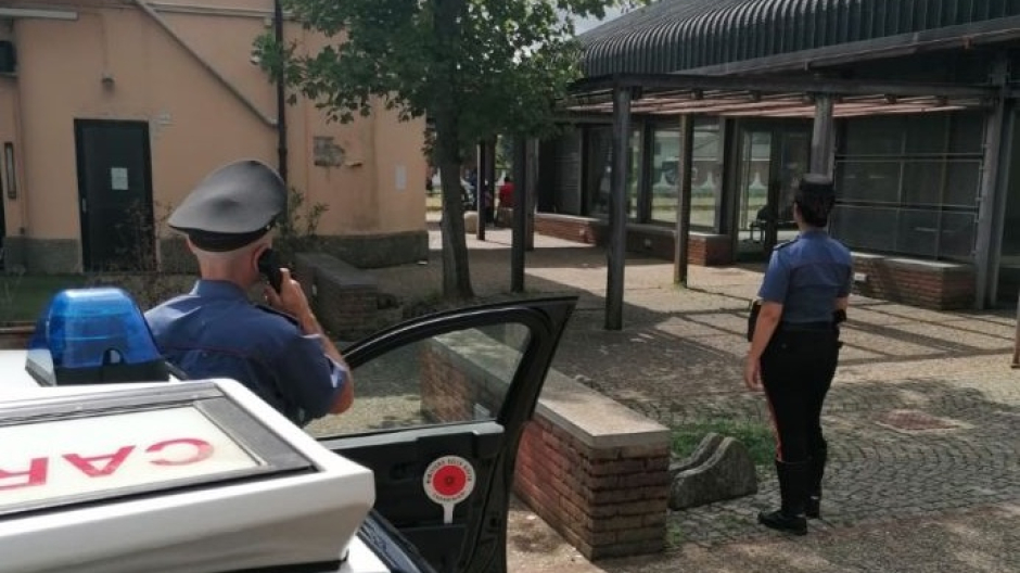 Parte l'antifurto e i malviventi scappano a mani vuote