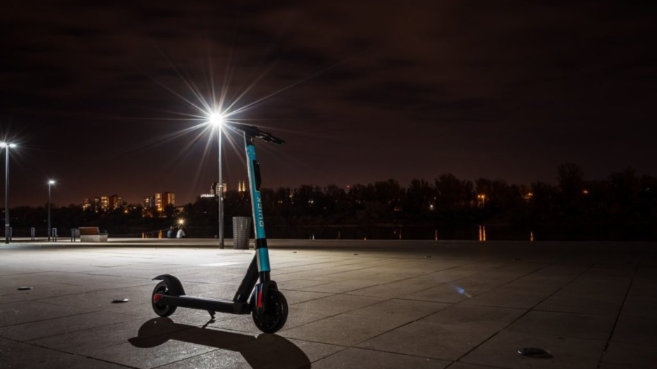 Cade col monopattino elettrico: grave 38enne