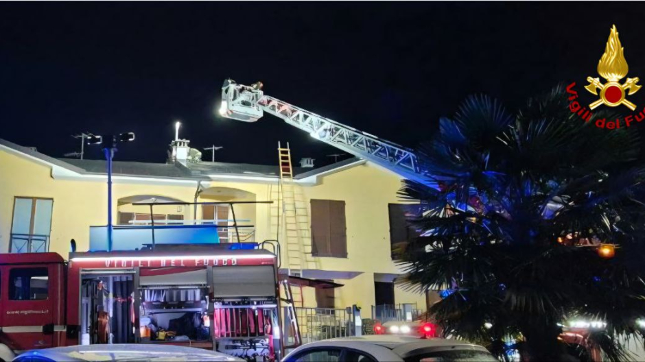 Mocogno: tetto in fiamme, intervento dei Vigili del fuoco 