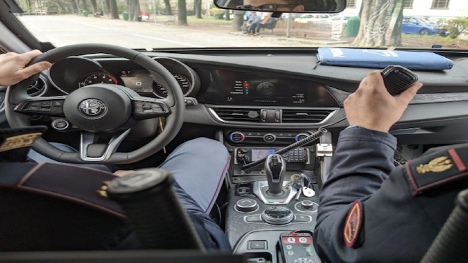Approfittano di anziana fragile e le sottraggono migliaia di euro