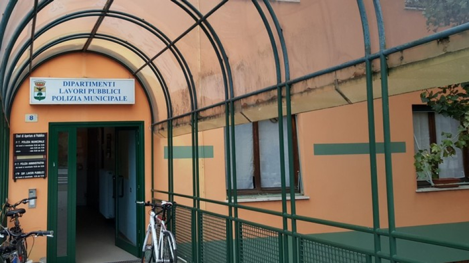 Identificato l'automobilista che ha investito il ciclista: è un 27enne di Cambiasca