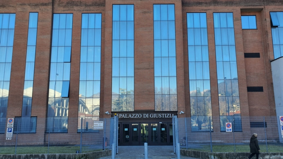 Dal tentato sfregiamento con l’acido alle lesioni, la Procura impugna la sentenza