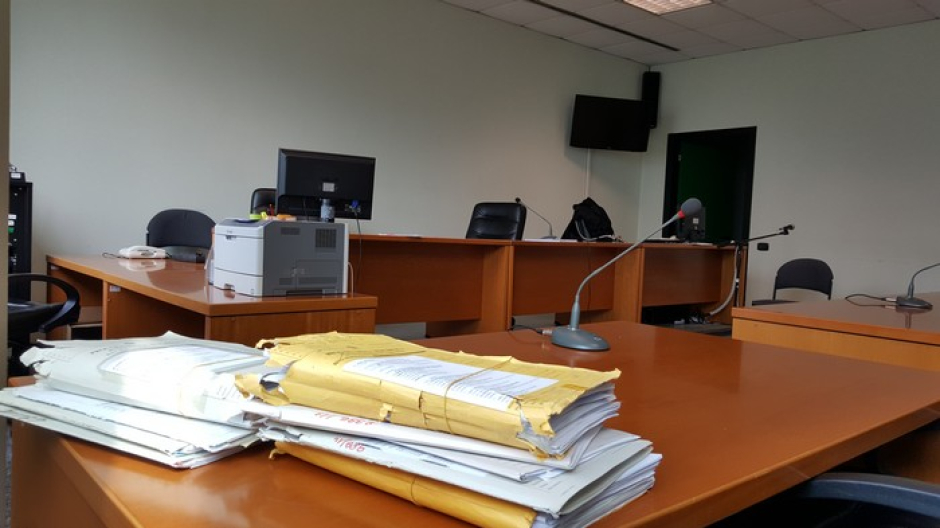 Padre-padrone verso la moglie e i figli: a giudizio per maltrattamenti