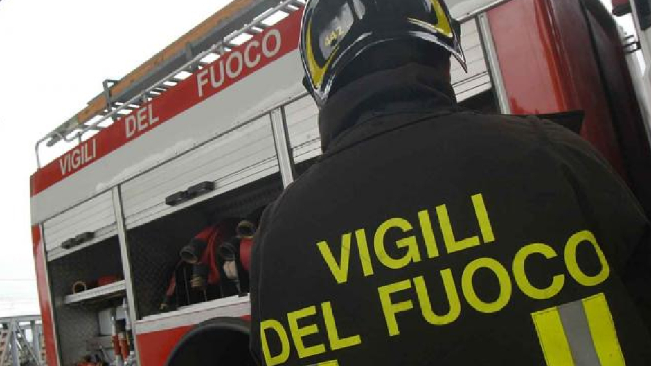 Furgone in fiamme sulla superstrada dell’Ossola