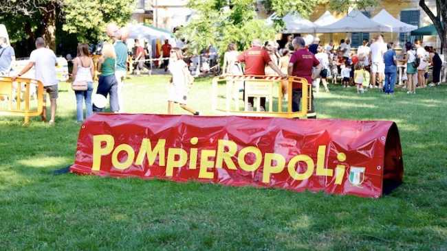 Trecate, domenica in piazza Cavour arriva "Pompieropoli"